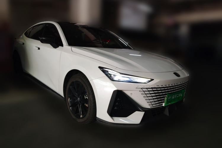 Used CHANGAN UNI-V iDD 2023 ZhiDian iDD 1.5T 113km ZhiKu Model Front Right 45 Deg