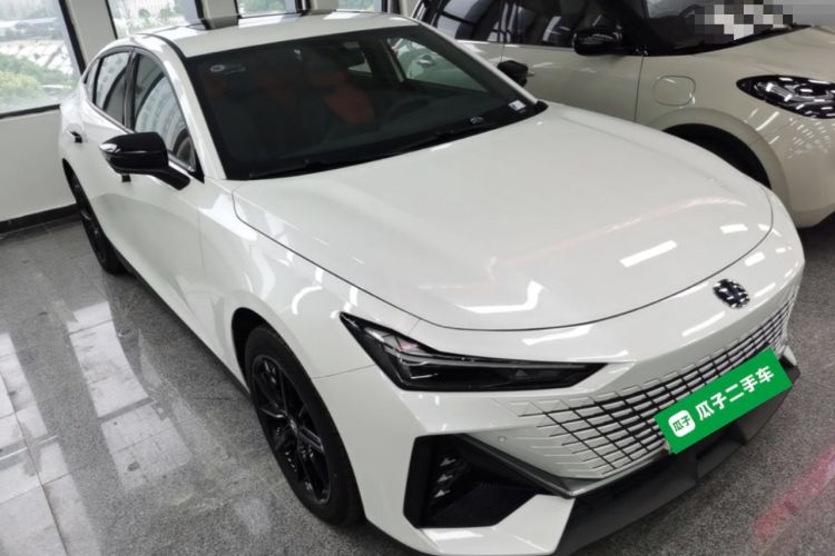 Used CHANGAN UNI-V iDD 2023 ZhiDian iDD 1.5T 113km Smart & Fun Version Front Right 45 Deg