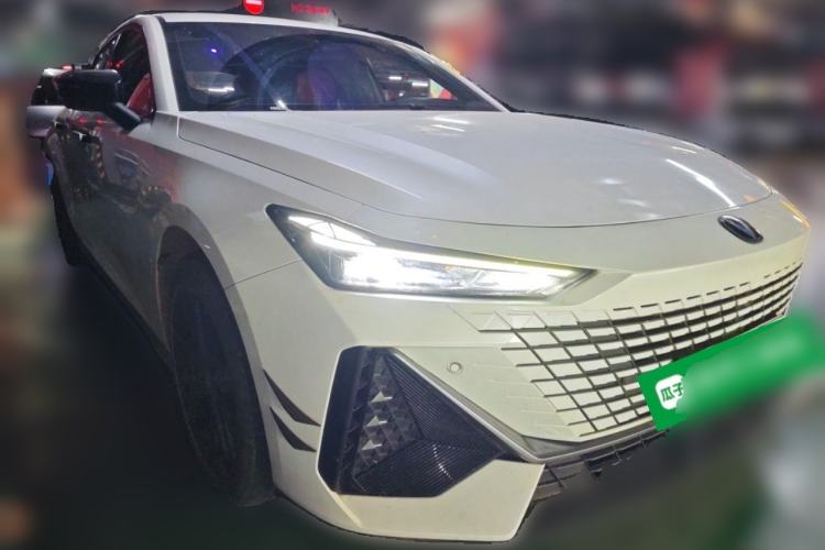 Used CHANGAN UNI-V iDD 2023 Zhidian iDD 1.5T 113km Smart & Fun Version (Rapid Edition) Front Right 45 Deg