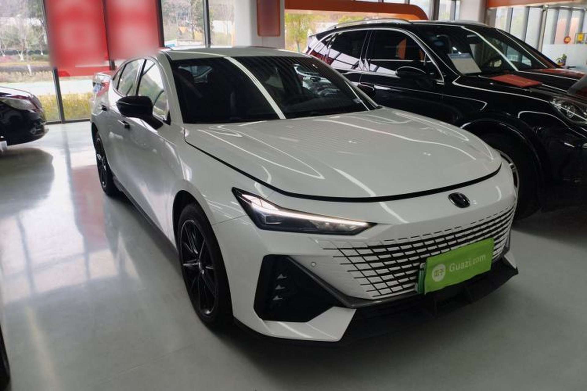 Used CHANGAN UNI-V iDD 2023 Zhidian iDD 1.5T 113km Smart & Fun Version (Rapid Edition) Front Right 45 Deg