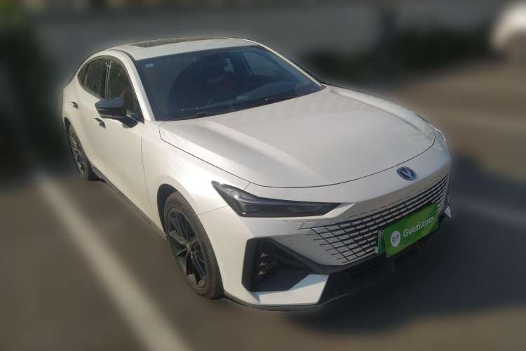 Used CHANGAN UNI-V iDD 2023 ZhiDian iDD 1.5T 113km Smart & Fun Version Front Right 45 Deg