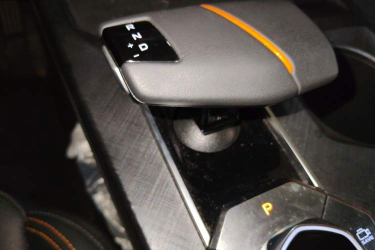 Used CHANGAN UNI-V iDD 2023 ZhiDian iDD 1.5T 113km ZhiKu Model Gear Lever