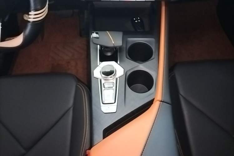 Used CHANGAN UNI-V iDD 2023 ZhiDian iDD 1.5T 113km Smart & Fun Version Gear Lever