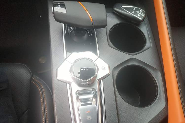 Used CHANGAN UNI-V iDD 2023 ZhiDian iDD 1.5T 113km ZhiKu Model Gear Lever