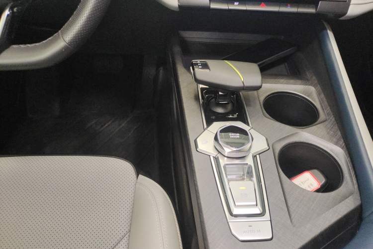 Used CHANGAN UNI-V iDD 2023 ZhiDian iDD 1.5T 113km Smart & Fun Version Gear Lever