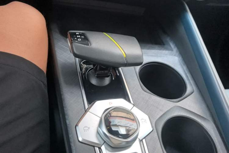 Used CHANGAN UNI-V iDD 2023 ZhiDian iDD 1.5T 113km Smart & Fun Version Gear Lever