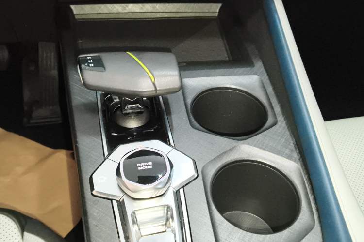 Used CHANGAN UNI-V iDD 2023 ZhiDian iDD 1.5T 113km Smart & Fun Version Gear Lever