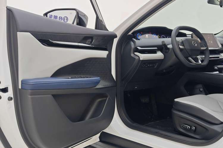 Used CHANGAN UNI-V iDD 2023 Zhidian iDD 1.5T 113km Smart & Fun Version (Rapid Edition) Interior 3