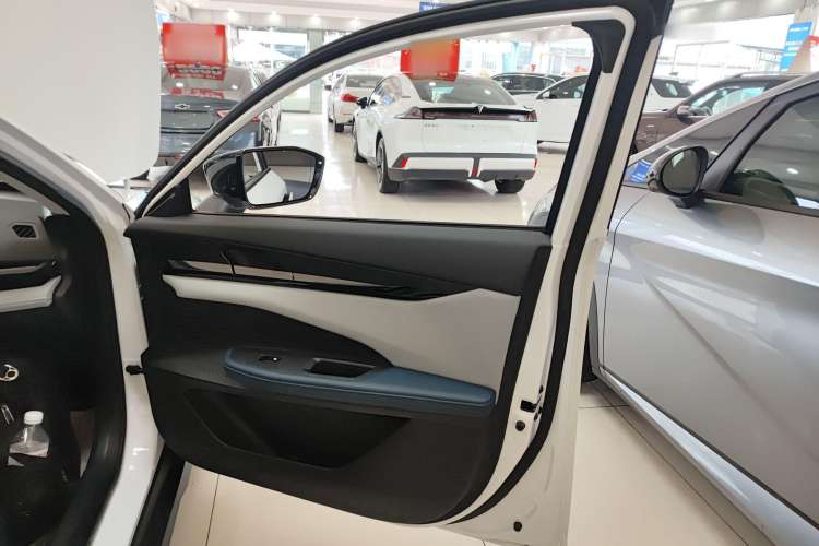 Used CHANGAN UNI-V iDD 2023 Zhidian iDD 1.5T 113km Smart & Fun Version (Rapid Edition) Interior 5