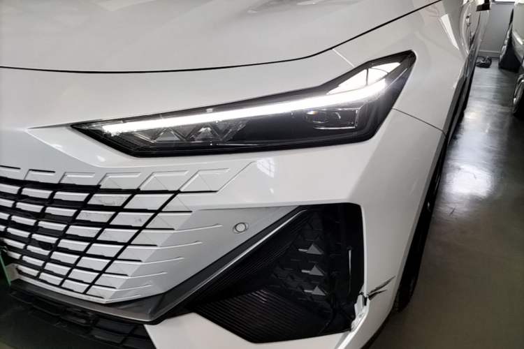 Used CHANGAN UNI-V iDD 2023 ZhiDian iDD 1.5T 113km Smart & Fun Version Left Front Headlight