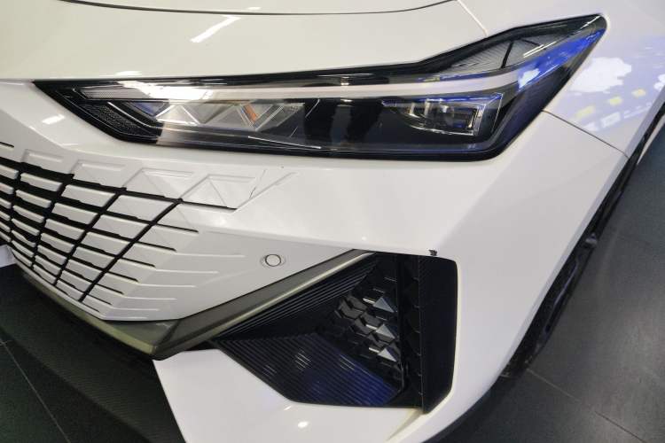 Used CHANGAN UNI-V iDD 2023 ZhiDian iDD 1.5T 113km Smart & Fun Version Left Front Headlight