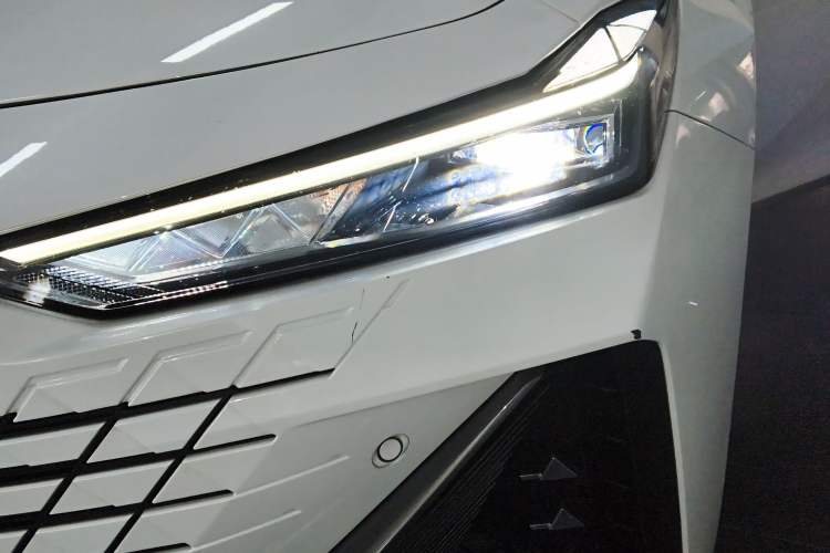 Used CHANGAN UNI-V iDD 2023 ZhiDian iDD 1.5T 113km Smart & Fun Version Left Front Headlight
