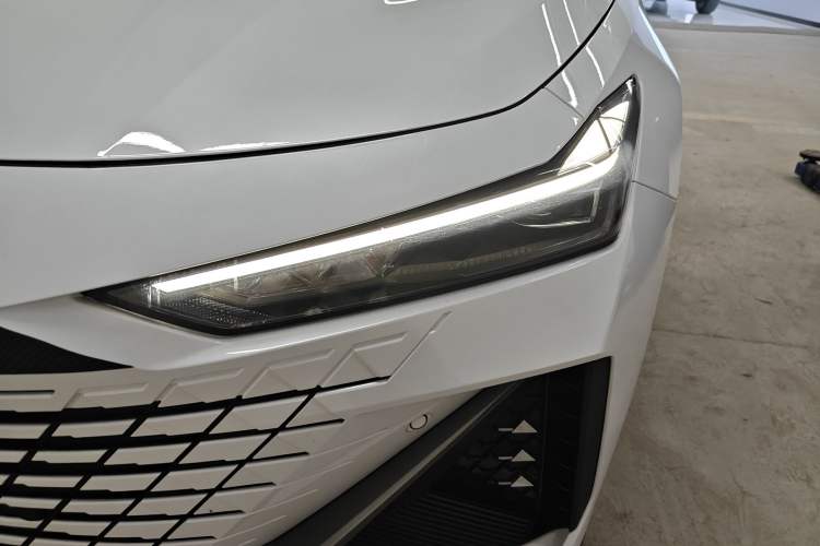 Used CHANGAN UNI-V iDD 2023 Zhidian iDD 1.5T 113km Smart & Fun Version (Rapid Edition) Left Front Headlight