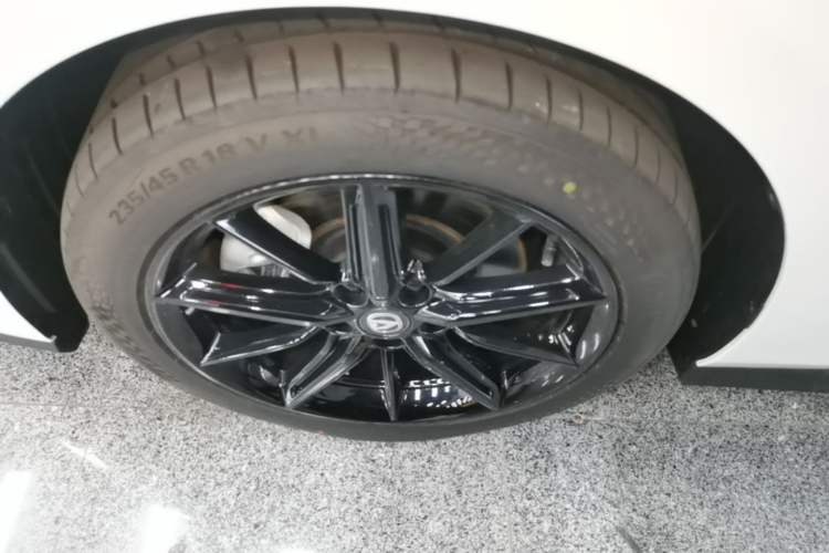 Used CHANGAN UNI-V iDD 2023 ZhiDian iDD 1.5T 113km Smart & Fun Version Left Front Wheel Hub
