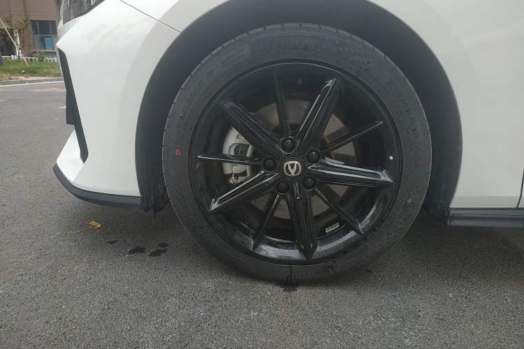 Used CHANGAN UNI-V iDD 2023 ZhiDian iDD 1.5T 113km ZhiKu Model Left Front Wheel Hub