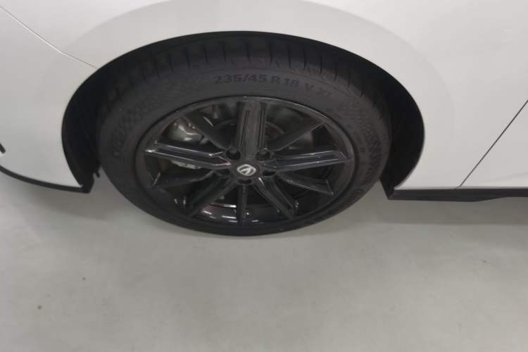 Used CHANGAN UNI-V iDD 2023 Zhidian iDD 1.5T 113km Smart & Fun Version (Rapid Edition) Left Front Wheel Hub