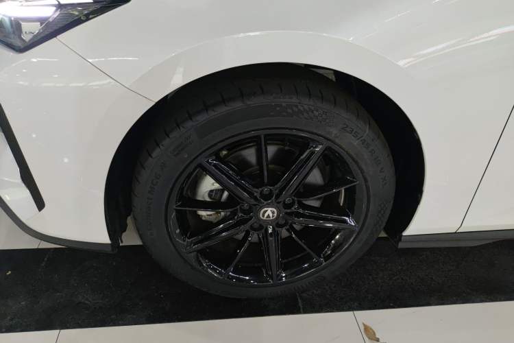 Used CHANGAN UNI-V iDD 2023 Zhidian iDD 1.5T 113km Smart & Fun Version (Rapid Edition) Left Front Wheel Hub