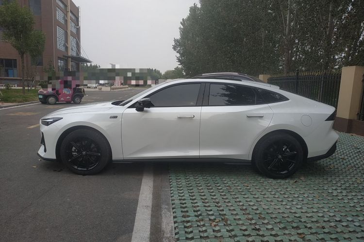 Used CHANGAN UNI-V iDD 2023 ZhiDian iDD 1.5T 113km ZhiKu Model Left Side