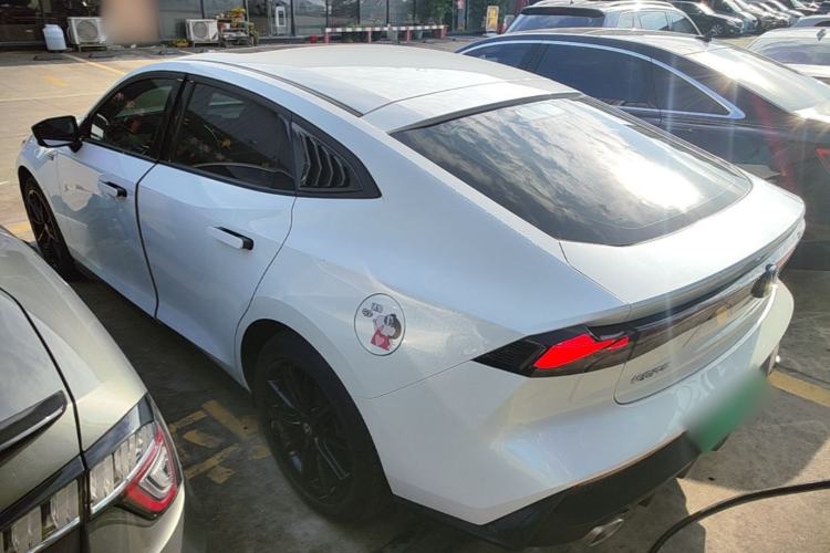 Used CHANGAN UNI-V iDD 2023 ZhiDian iDD 1.5T 113km Smart & Fun Version Rear Left 45 Deg