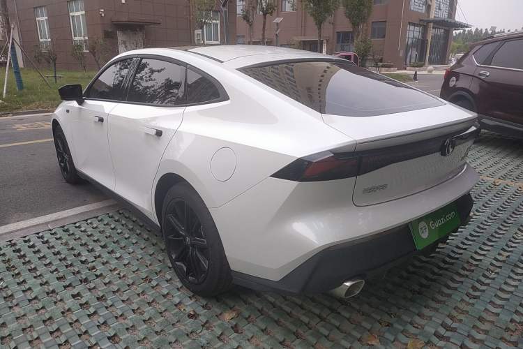 Used CHANGAN UNI-V iDD 2023 ZhiDian iDD 1.5T 113km ZhiKu Model Rear Left 45 Deg