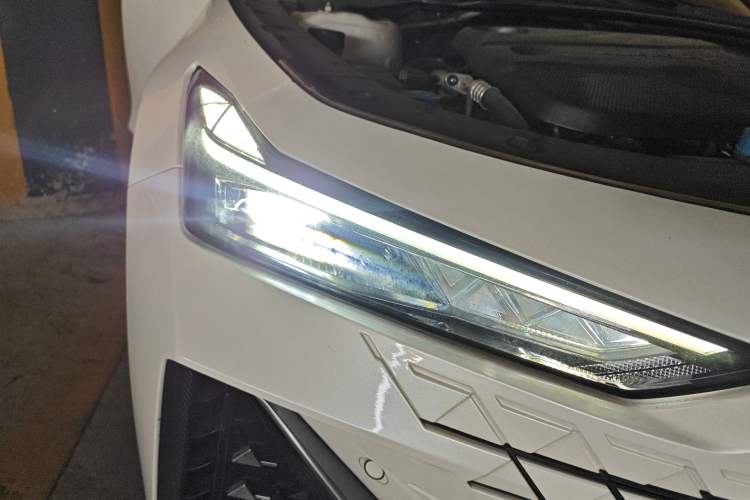 Used CHANGAN UNI-V iDD 2023 Zhidian iDD 1.5T 113km Smart & Fun Version (Rapid Edition) Right Front Headlight