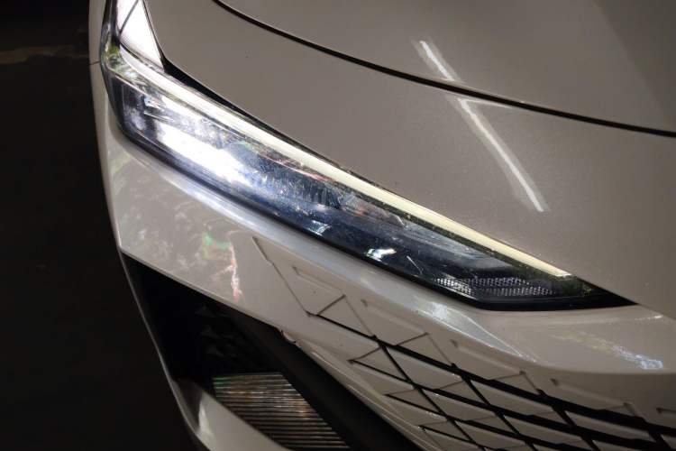 Used CHANGAN UNI-V iDD 2023 ZhiDian iDD 1.5T 113km ZhiKu Model Right Front Headlight