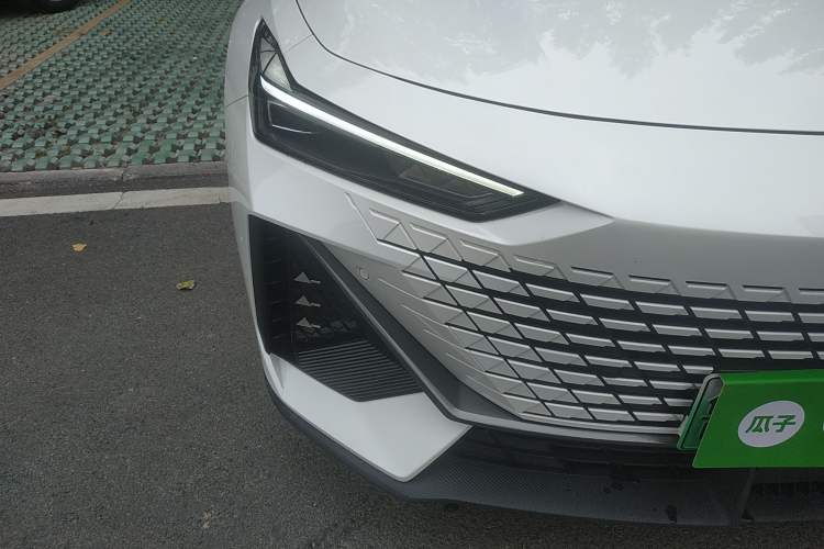 Used CHANGAN UNI-V iDD 2023 ZhiDian iDD 1.5T 113km ZhiKu Model Right Front Headlight