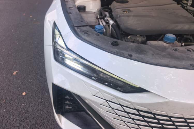 Used CHANGAN UNI-V iDD 2023 ZhiDian iDD 1.5T 113km Smart & Fun Version Right Front Headlight