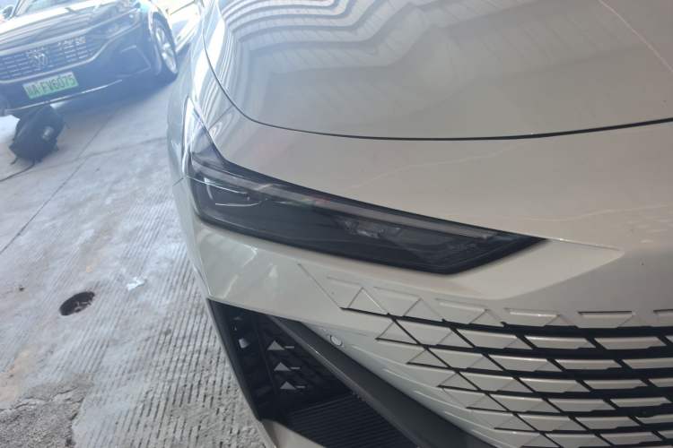 Used CHANGAN UNI-V iDD 2023 Zhidian iDD 1.5T 113km Smart & Fun Version (Rapid Edition) Right Front Headlight