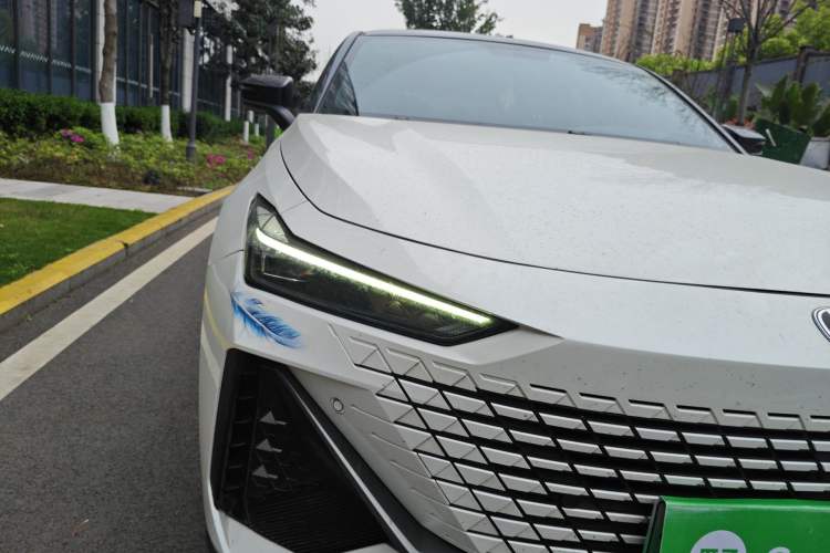 Used CHANGAN UNI-V iDD 2023 ZhiDian iDD 1.5T 113km Smart & Fun Version Right Front Headlight