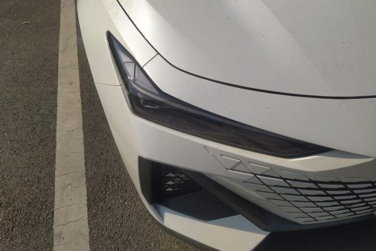 Used CHANGAN UNI-V iDD 2023 ZhiDian iDD 1.5T 113km Smart & Fun Version Right Front Headlight