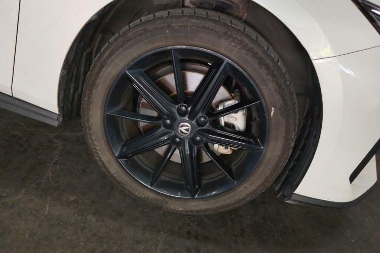 Used CHANGAN UNI-V iDD 2023 ZhiDian iDD 1.5T 113km ZhiKu Model Right Front Wheel Hub