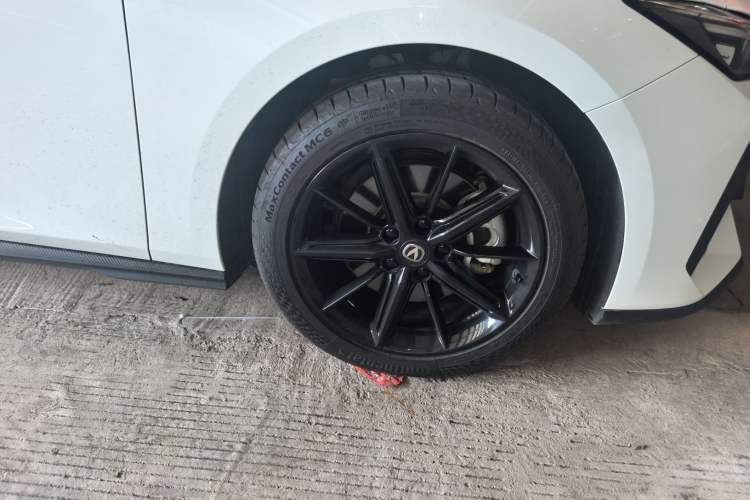 Used CHANGAN UNI-V iDD 2023 Zhidian iDD 1.5T 113km Smart & Fun Version (Rapid Edition) Right Front Wheel Hub