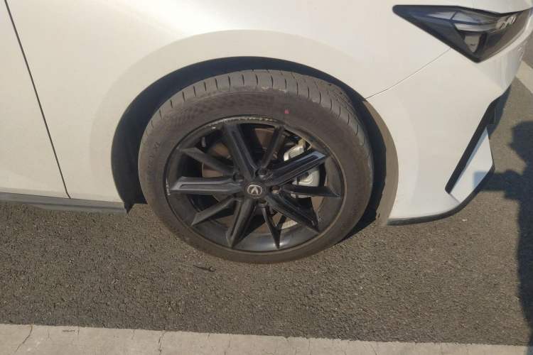 Used CHANGAN UNI-V iDD 2023 ZhiDian iDD 1.5T 113km Smart & Fun Version Right Front Wheel Hub