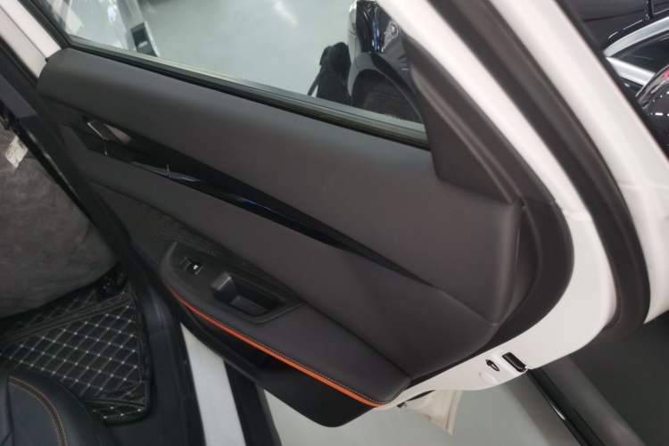 Used CHANGAN UNI-V iDD 2023 Zhidian iDD 1.5T 113km Smart & Fun Version (Rapid Edition) Right Rear Door Interior