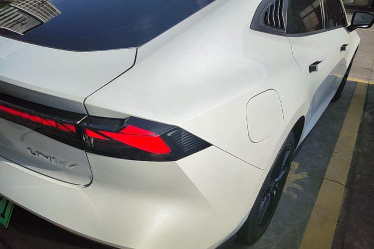 Used CHANGAN UNI-V iDD 2023 ZhiDian iDD 1.5T 113km Smart & Fun Version Right Rear Taillight