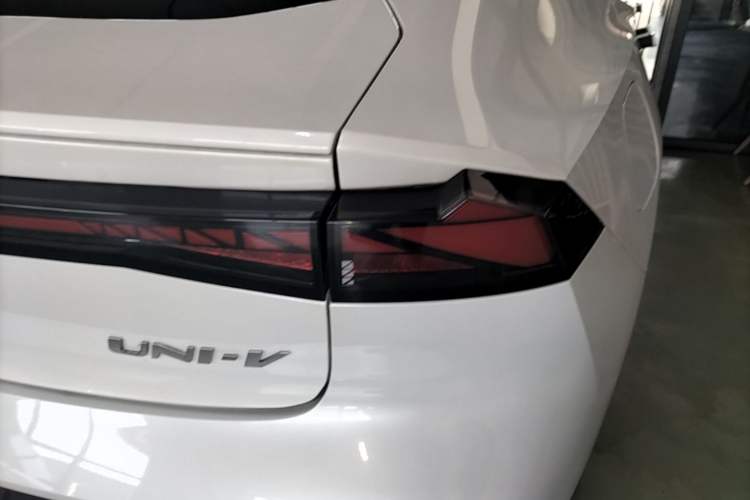 Used CHANGAN UNI-V iDD 2023 ZhiDian iDD 1.5T 113km Smart & Fun Version Right Rear Taillight