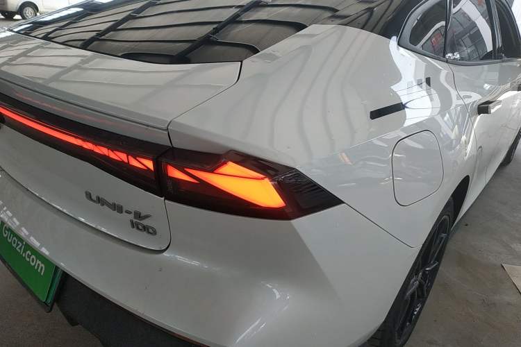 Used CHANGAN UNI-V iDD 2023 ZhiDian iDD 1.5T 113km ZhiKu Model Right Rear Taillight