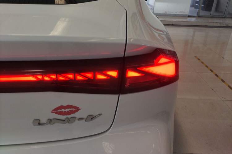 Used CHANGAN UNI-V iDD 2023 ZhiDian iDD 1.5T 113km Smart & Fun Version Right Rear Taillight