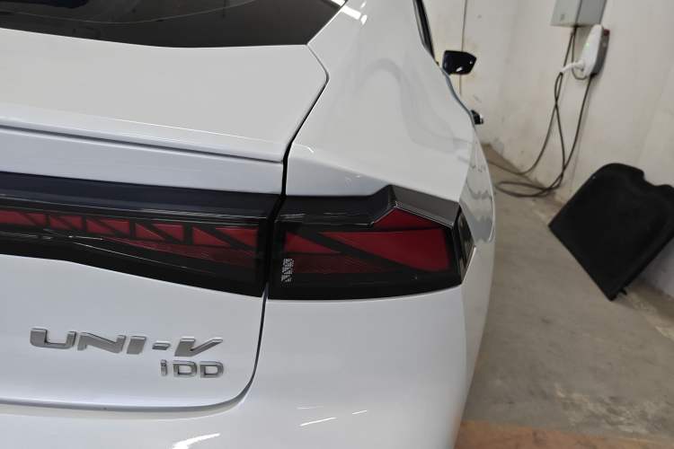 Used CHANGAN UNI-V iDD 2023 Zhidian iDD 1.5T 113km Smart & Fun Version (Rapid Edition) Right Rear Taillight