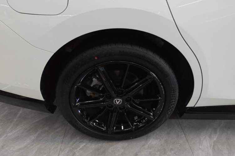 Used CHANGAN UNI-V iDD 2023 ZhiDian iDD 1.5T 113km ZhiKu Model Right Rear Wheel Hub