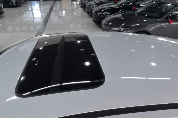Used CHANGAN UNI-V iDD 2023 ZhiDian iDD 1.5T 113km Smart & Fun Version Roof