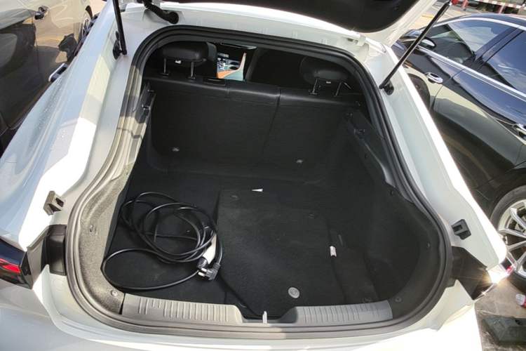 Used CHANGAN UNI-V iDD 2023 ZhiDian iDD 1.5T 113km Smart & Fun Version Trunk