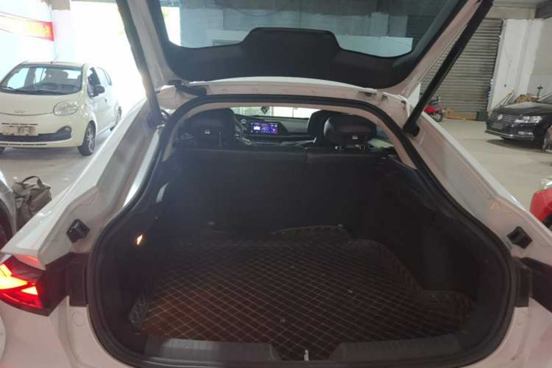 Used CHANGAN UNI-V iDD 2023 ZhiDian iDD 1.5T 113km Smart & Fun Version Trunk