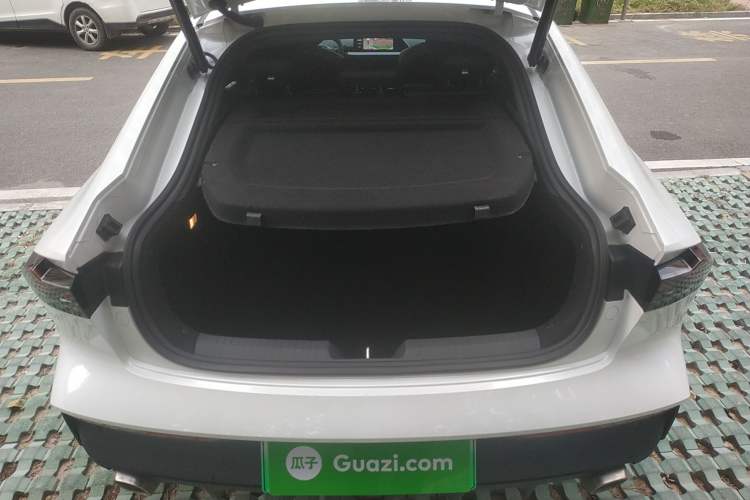Used CHANGAN UNI-V iDD 2023 ZhiDian iDD 1.5T 113km ZhiKu Model Trunk