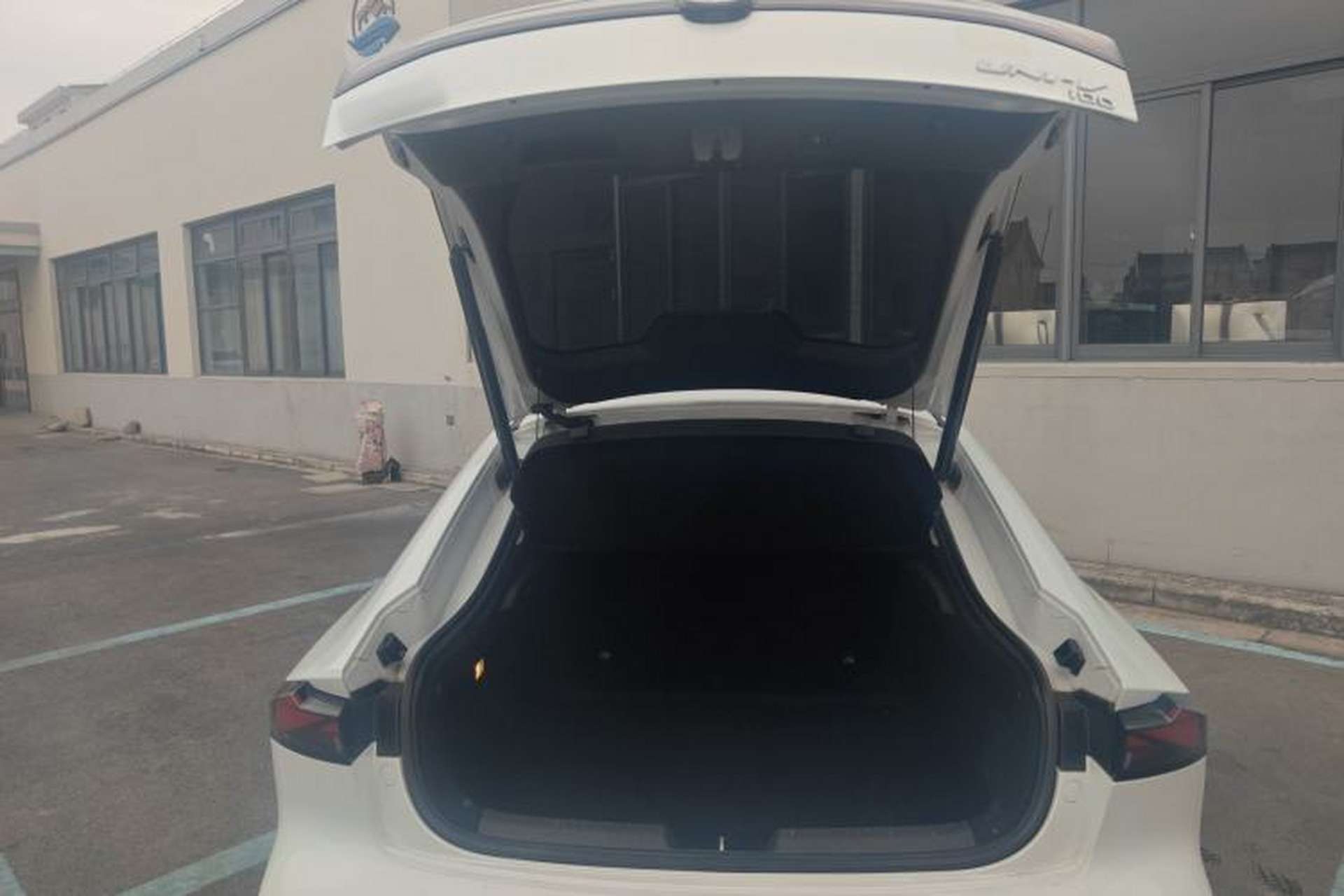 Used CHANGAN UNI-V iDD 2023 ZhiDian iDD 1.5T 113km ZhiKu Model Trunk