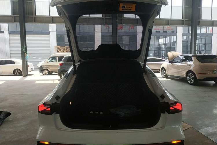 Used CHANGAN UNI-V iDD 2023 ZhiDian iDD 1.5T 113km ZhiKu Model Trunk