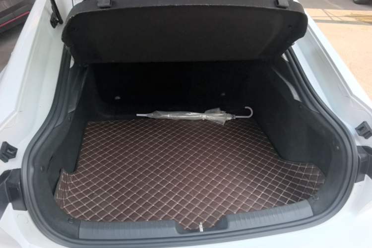 Used CHANGAN UNI-V iDD 2023 ZhiDian iDD 1.5T 113km Smart & Fun Version Trunk