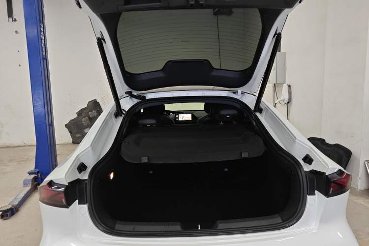 Used CHANGAN UNI-V iDD 2023 Zhidian iDD 1.5T 113km Smart & Fun Version (Rapid Edition) Trunk