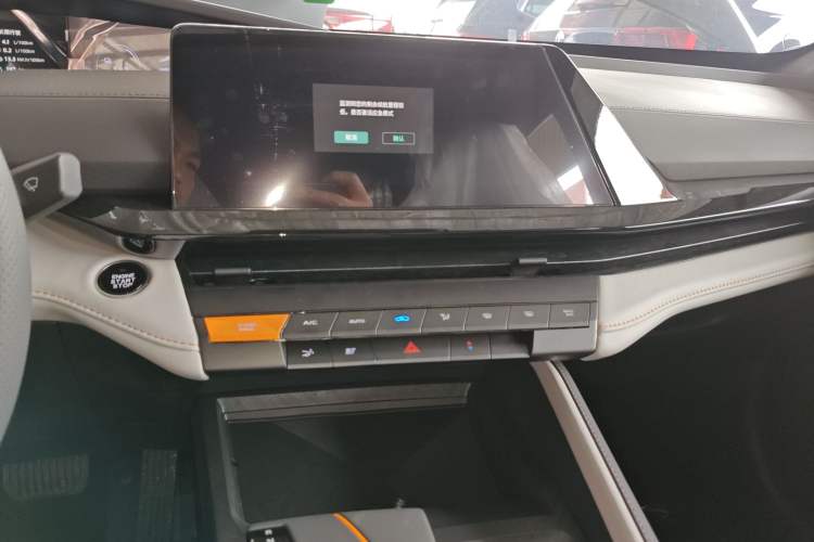 Used CHANGAN UNI-V iDD 2024 Blue Whale Smart Electric iDD 136km ZhiKu Model Audio And AC Panel